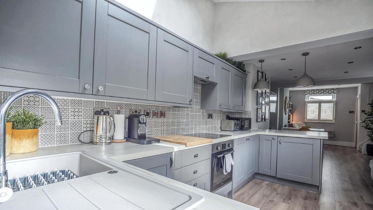 Modern 3-Bed House On Tarporley High Street Villa Екстериор снимка
