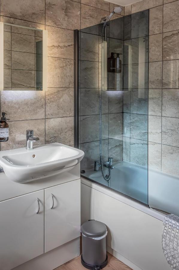 Modern 3-Bed House On Tarporley High Street Villa Екстериор снимка
