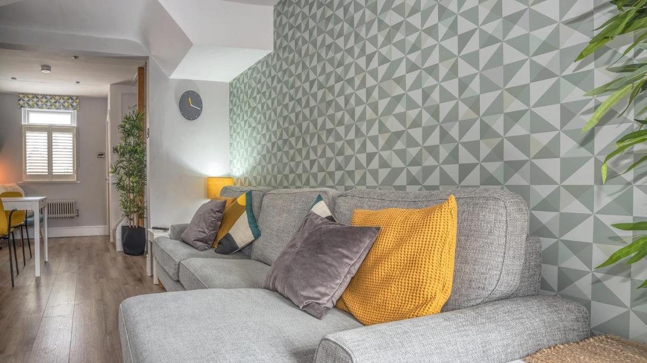 Modern 3-Bed House On Tarporley High Street Villa Екстериор снимка