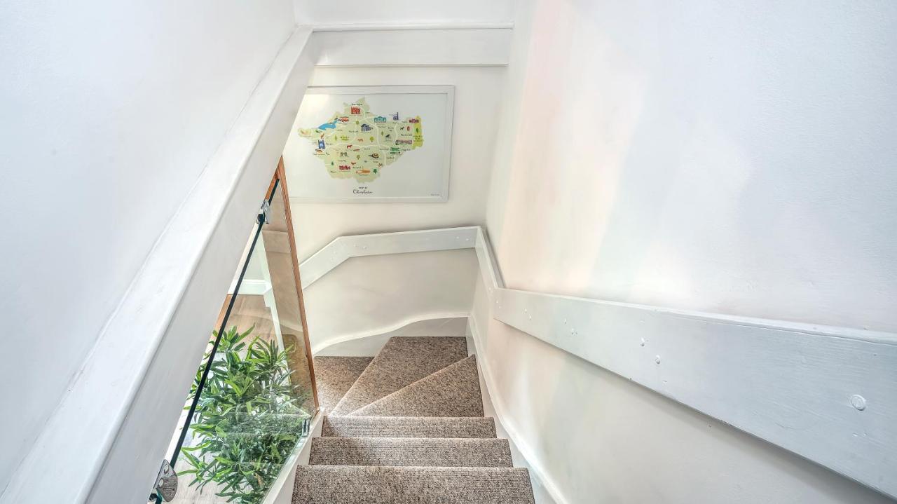 Modern 3-Bed House On Tarporley High Street Villa Екстериор снимка