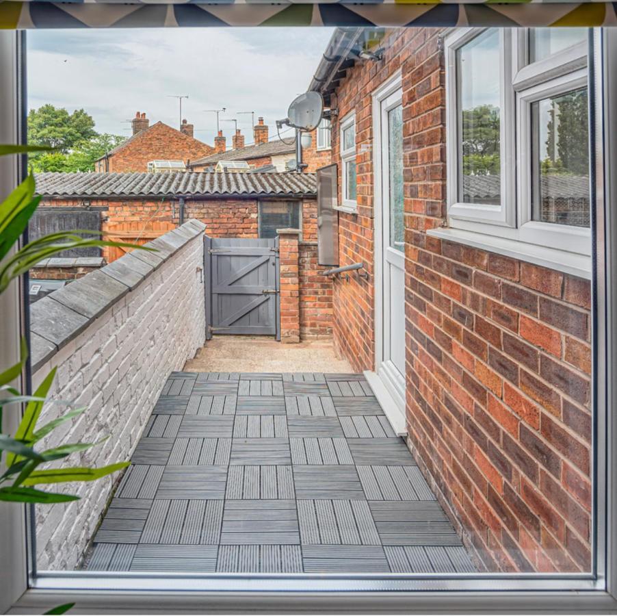 Modern 3-Bed House On Tarporley High Street Villa Екстериор снимка